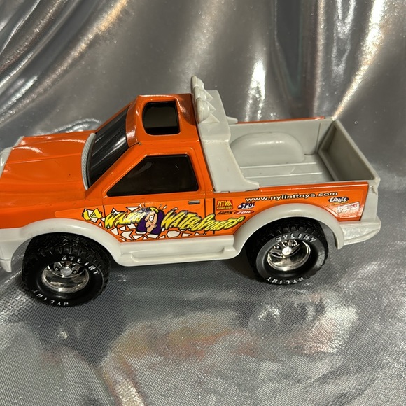 Nylint Wazoo Water Sports Diecast Plastic Truck 8" Rolling Toy - Picture 3 of 8